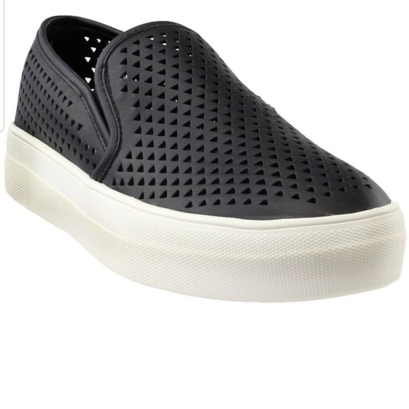 Steve Madden Shoes - Steve Madden Black flats/loafers